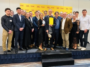 Toute l'équipe de Julien Binz sur la scène du Gault Millau 2025 ©NouvellesGastronomiques