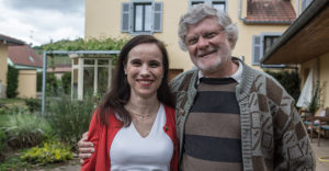 Marie-Helene Cristofaro et Jean-Michel Deiss, devant la maison familiale ©IdéeMiam