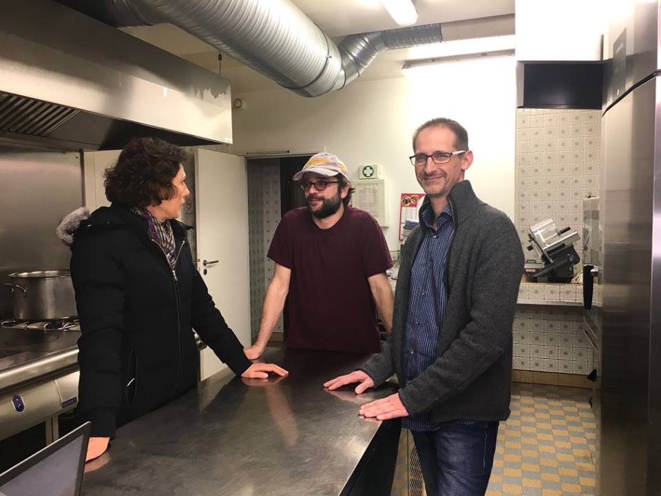 Avec Sophie Menut et Martin Durcos (le réalisateur de Ca roule en Cuisine ) dans la cuisine du restaurant 