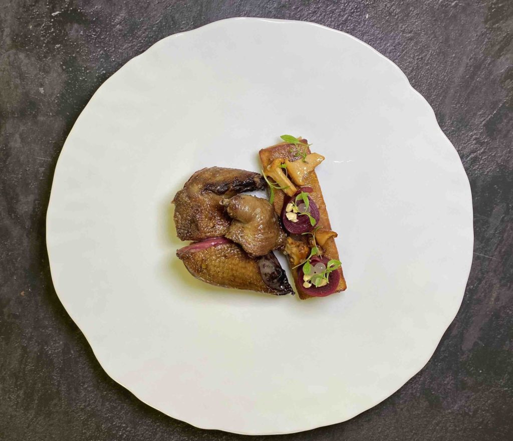 Pigeonneau d’Alsace rôti, dans l’esprit d’un “Makrout”, betteraves fumées, jus aux épices