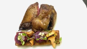 Pigeonneau d’Alsace rôti, dans l’esprit d’un “Makrout”, betteraves fumées, jus aux épices