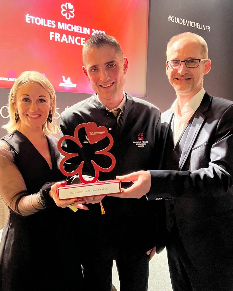 François Lhermitte reçoit le prix de la Sommellerie par le Guide Michelin 2022