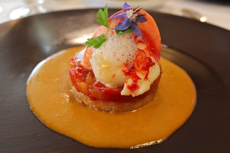Homard breton, chutney ananas-poivron, sauce thaï
